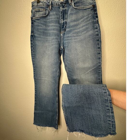Zara Medium Light Wash Whiskered Raw Hem Mini Flare Leg Midrise Crop Jean 10 - Picture 4 of 12
